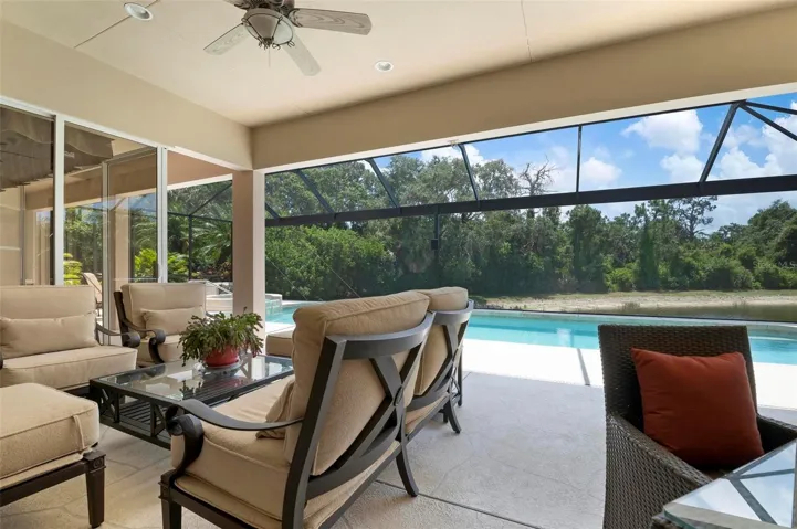 Lanai, pool