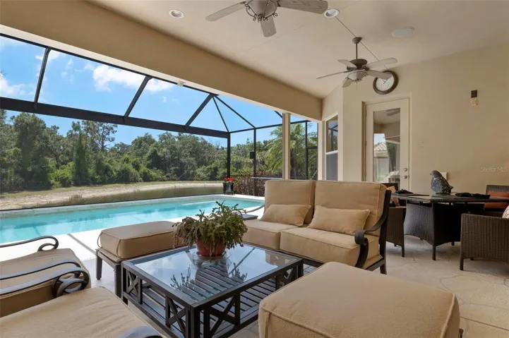 Lanai, pool