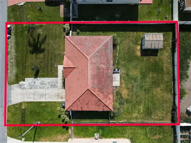 Top home profile/property line view.
