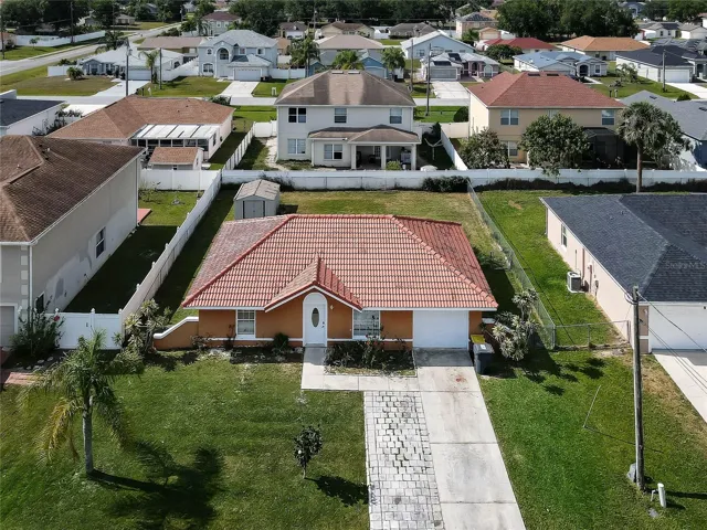 Aerial view of front profile.
