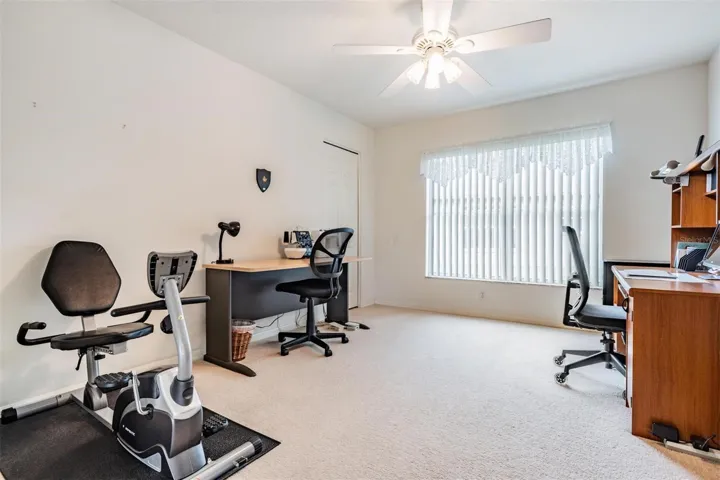 Den/flexroom or 3rd bedroom, you choose!