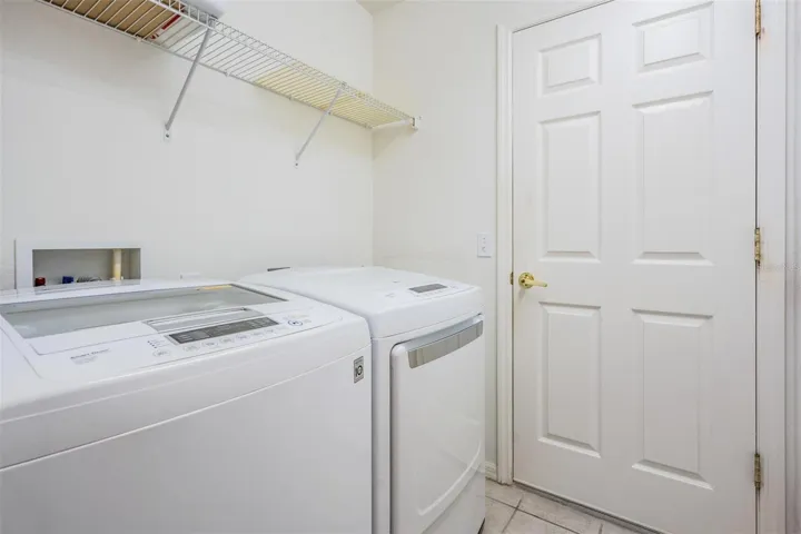 Walk-in laundry room