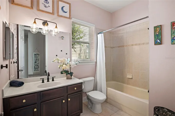 Bathroom for bedroom 2 and 3.