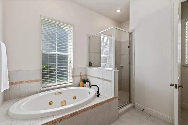 Large soaking tub!
