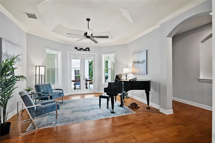 Formal Lving Room with Crown Molding.