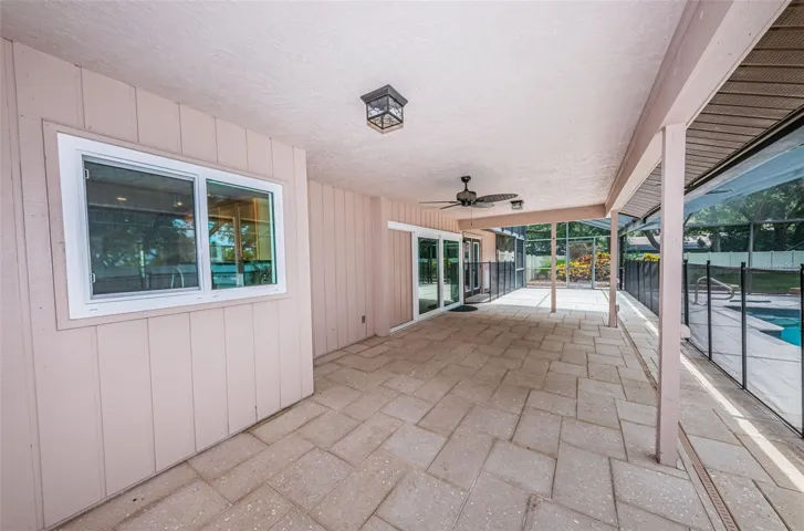 Huge covered lanai