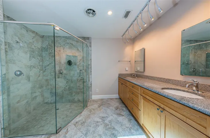 Master bath with granite counters, dual sinks and Kraftmaid cabinets