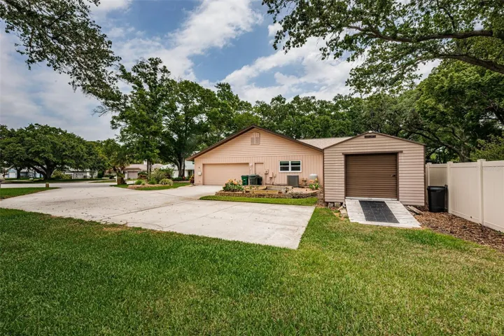 Bring your RV, golf cart & boat-all are allowed. Loads of parking plus 14x11 shed