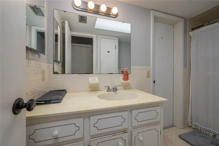 BATHROOOM 2