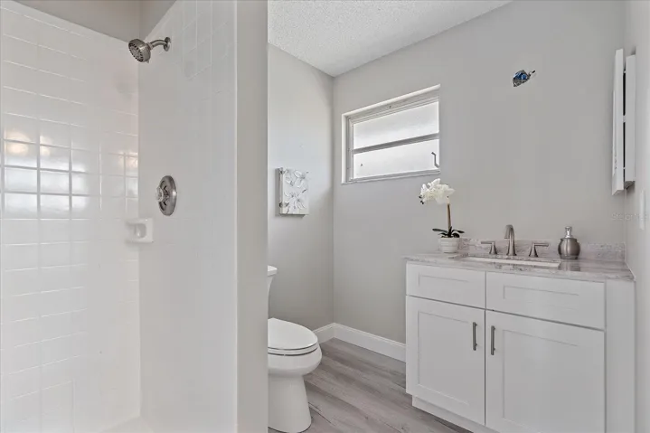 516 Bathroom 1