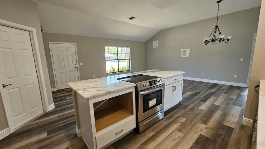 Island with Range/the Microwave cabinet for Built in Microwave