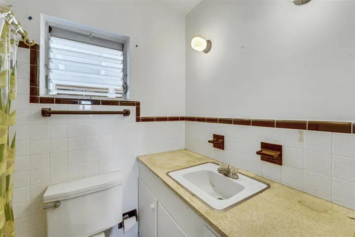Bathroom for Beachside Suite 1