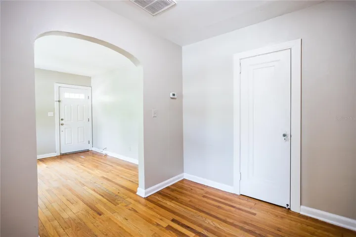 809- Entrance/ Living Room