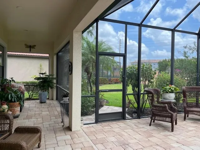 Extra large lanai