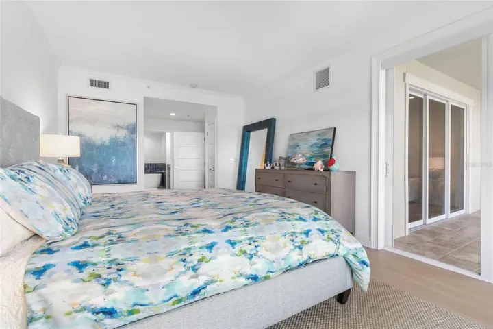 Access screened in lanai from primary bedroom