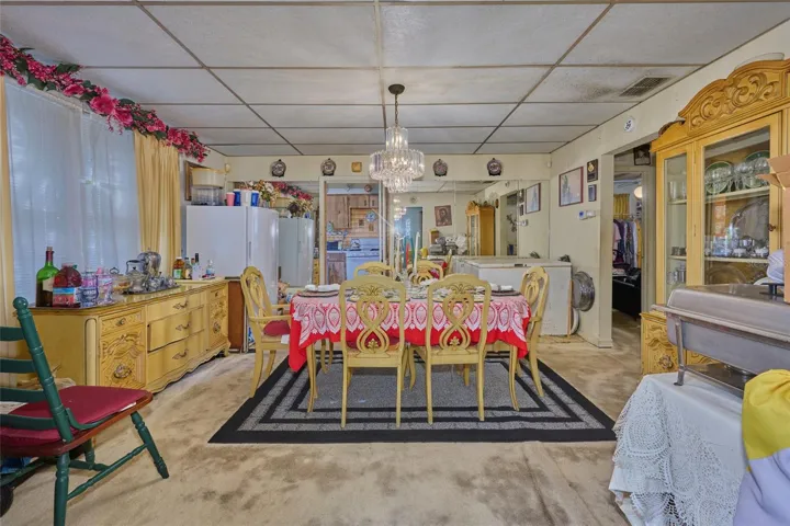 Large dining room, perfect for entertaining