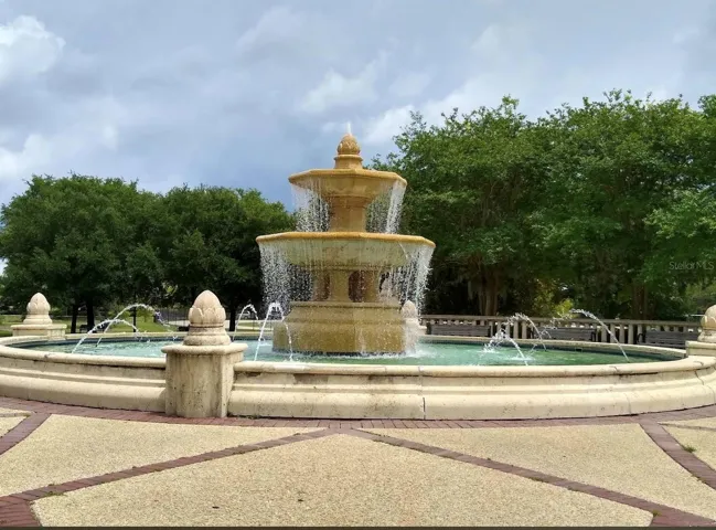 Amenities parks shops and restaurants near by