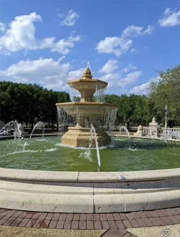 Amenities parks shops and restaurants near by