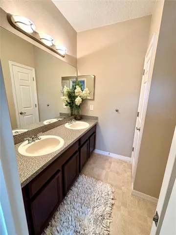 upstairs shared bathroom