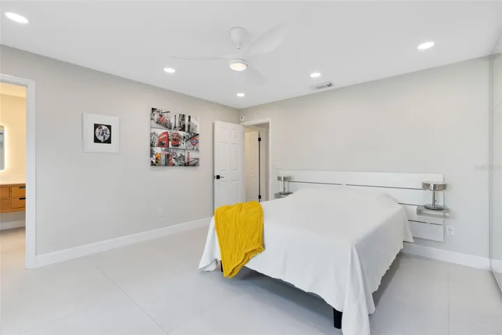 Primary with en-suite bathroom!