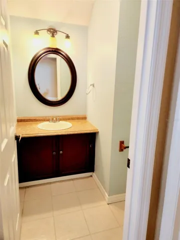 Half bath (1st floor)