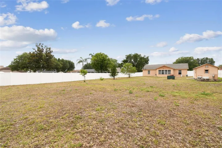 794 Barclay TerraceFenced Yard