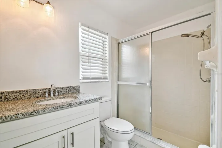 794 Barclay Terrace Primary Bathroom