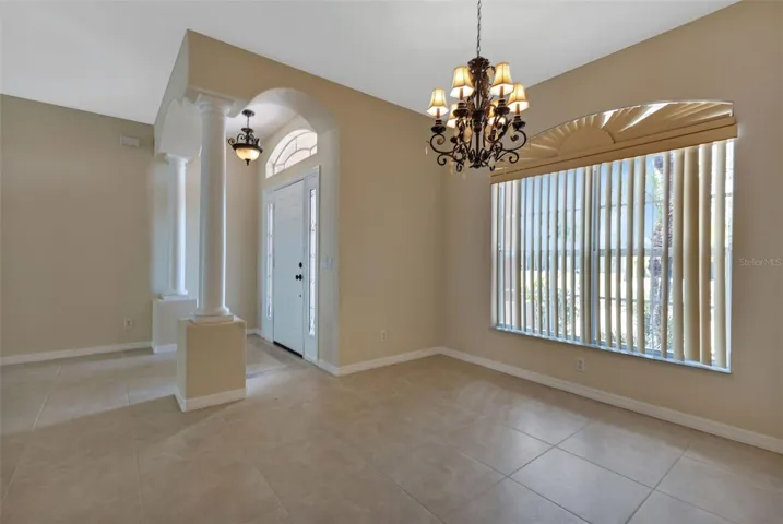 Dining Room - Entryway