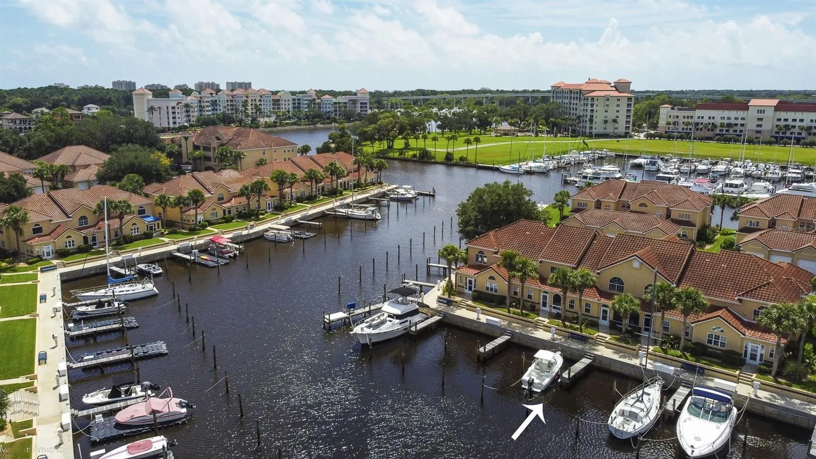 SUPERB LOCATION! ONLY MINUTES TO THE ICW. ACCOMODATES UP TO A 40 FT BOAT