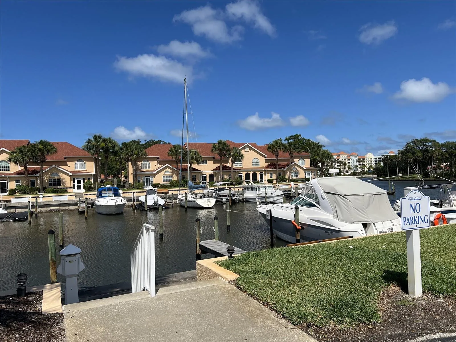 MARINA POINT PLACE. TURN RIGHT TO THE ICW.