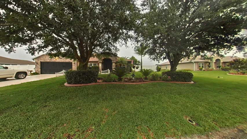 Welcome to 625 Hatchwood Dr in Haines City
