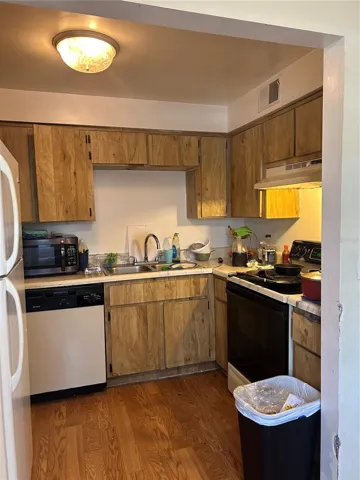 Apt B kitchen