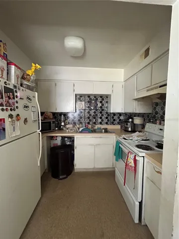 Apt A kitchen