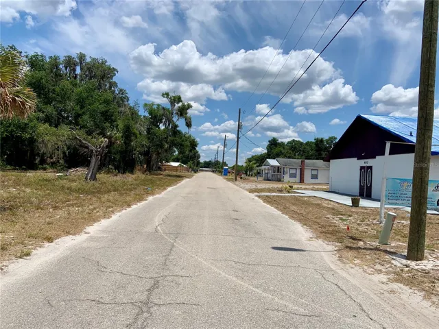 Palmetto Street looking east