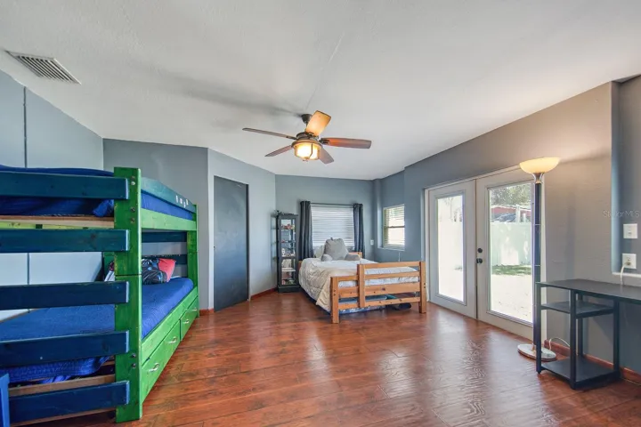 Spacious 3rd bedroom with good size walk-in closet