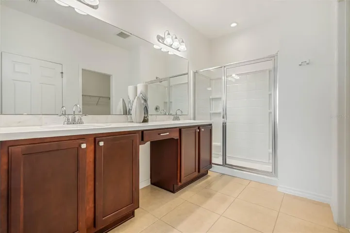 PRIMARY ENSUITE BATHRM DUAL SINKS, WALKIN SHOWER &CLOSET
