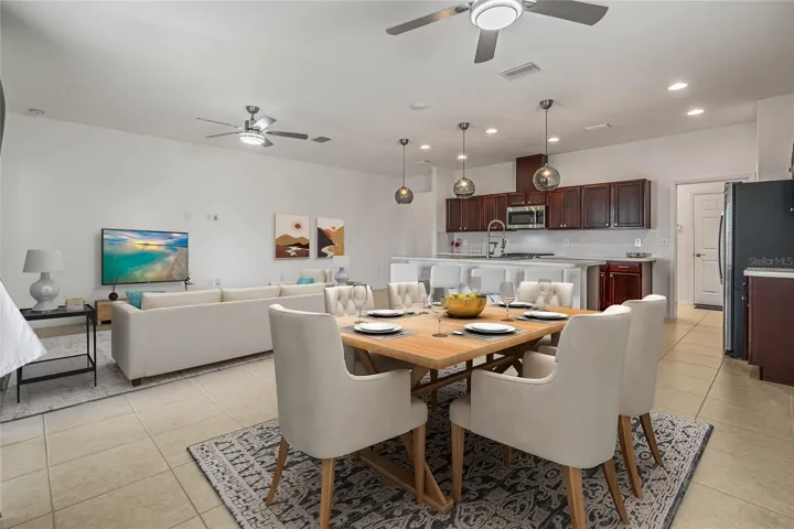 VIRTUALLY STAGED TO SHOW POTENTIAL OF THE LAYOUT/SPACE!