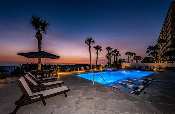 .. Small Private 12 Unit Complex - Wonderful Beach Getaway.