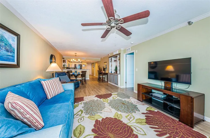 ... Another shot Looking In.. This Condo is Ready to Move in and Enjoy..