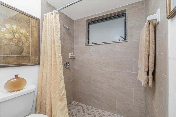 WALK-IN SHOWER