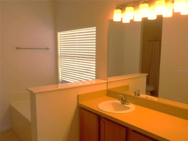 En suite primary bath
