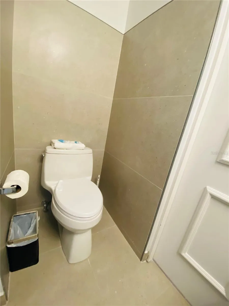 FIRST FLOOR POWDER ROOM