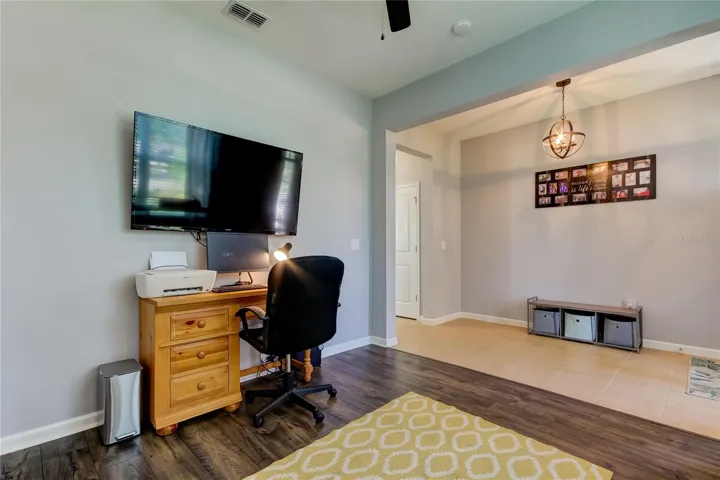 Office/flex room