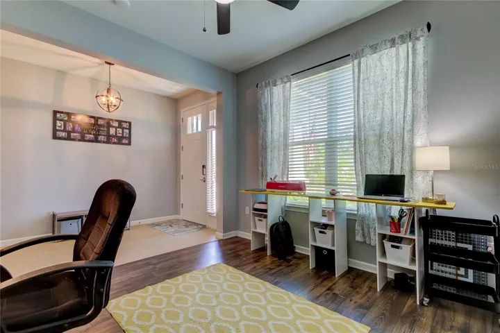 Office/flex room