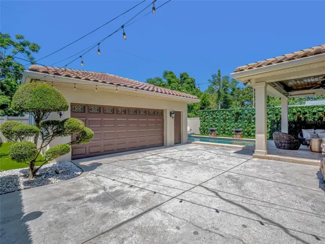 2-Car Garage