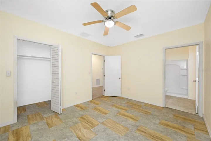 Master Bedroom en-suite Bath