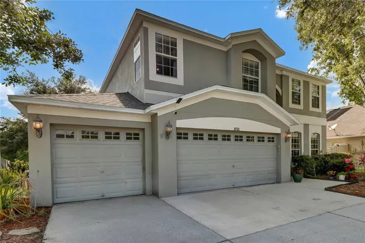 3 Car Garage view