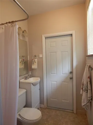2nd Bathroom/Cabana Bath