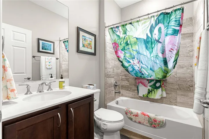 Guest/Hall Bath w/Custom Tile