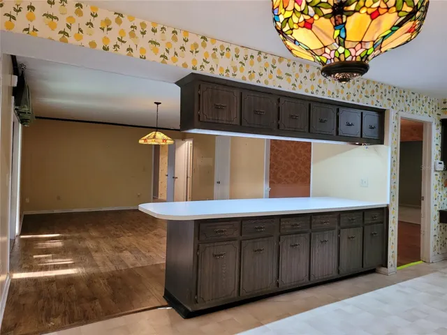 Kitchen Breakfast Bar